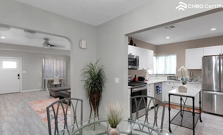 1715 N Whittier Dr — Photo 8
