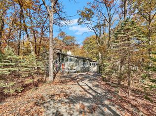 348 Surrey Dr, Hawley, PA 18428