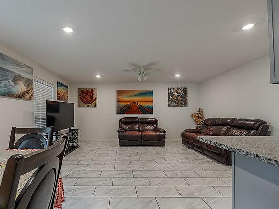 4th image of 2721 W Oakdale Rd