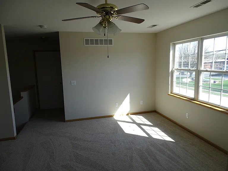 921 E Jefferson St — Photo 20
