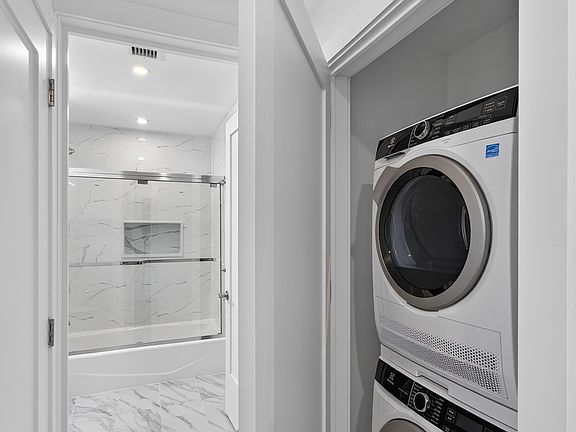 4th image of 41-34 45th St #702