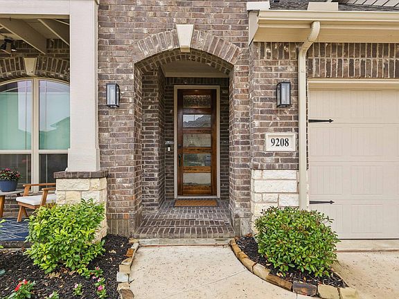 5th image of 9208 Amistad Ln