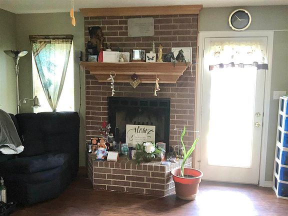 3rd image of 22 Green Oak Cir