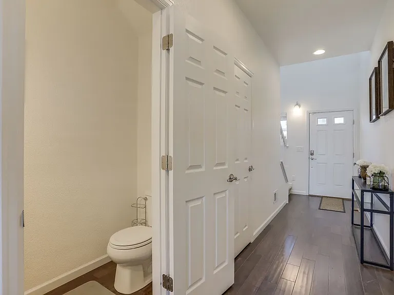 1742 W 52nd Ct — Photo 22