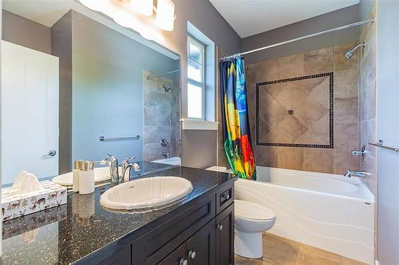 Coquitlam House for rent - 5 Bedrooms — photo 13