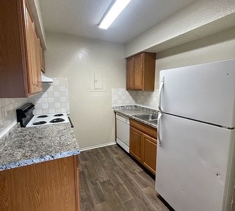 4th image of 3521 Bonnie Dr #209