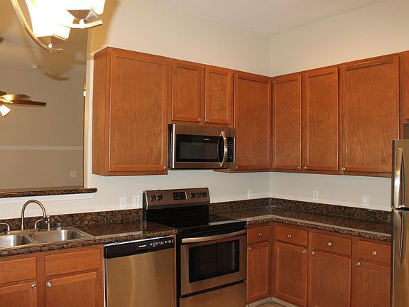 4th image of 932 S Kossuth St #A