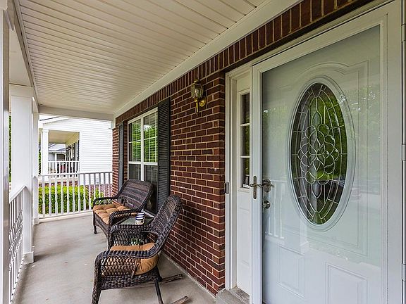 3rd image of 2668 Woodlawn Way