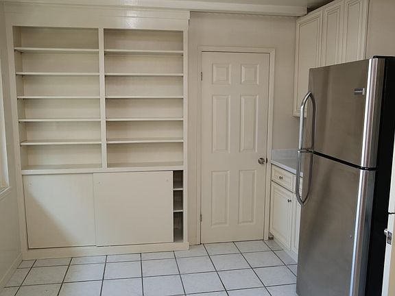 2nd image of 2425 Ivy Dr