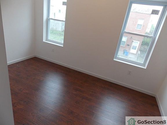 5th image of 730 N De Kalb St