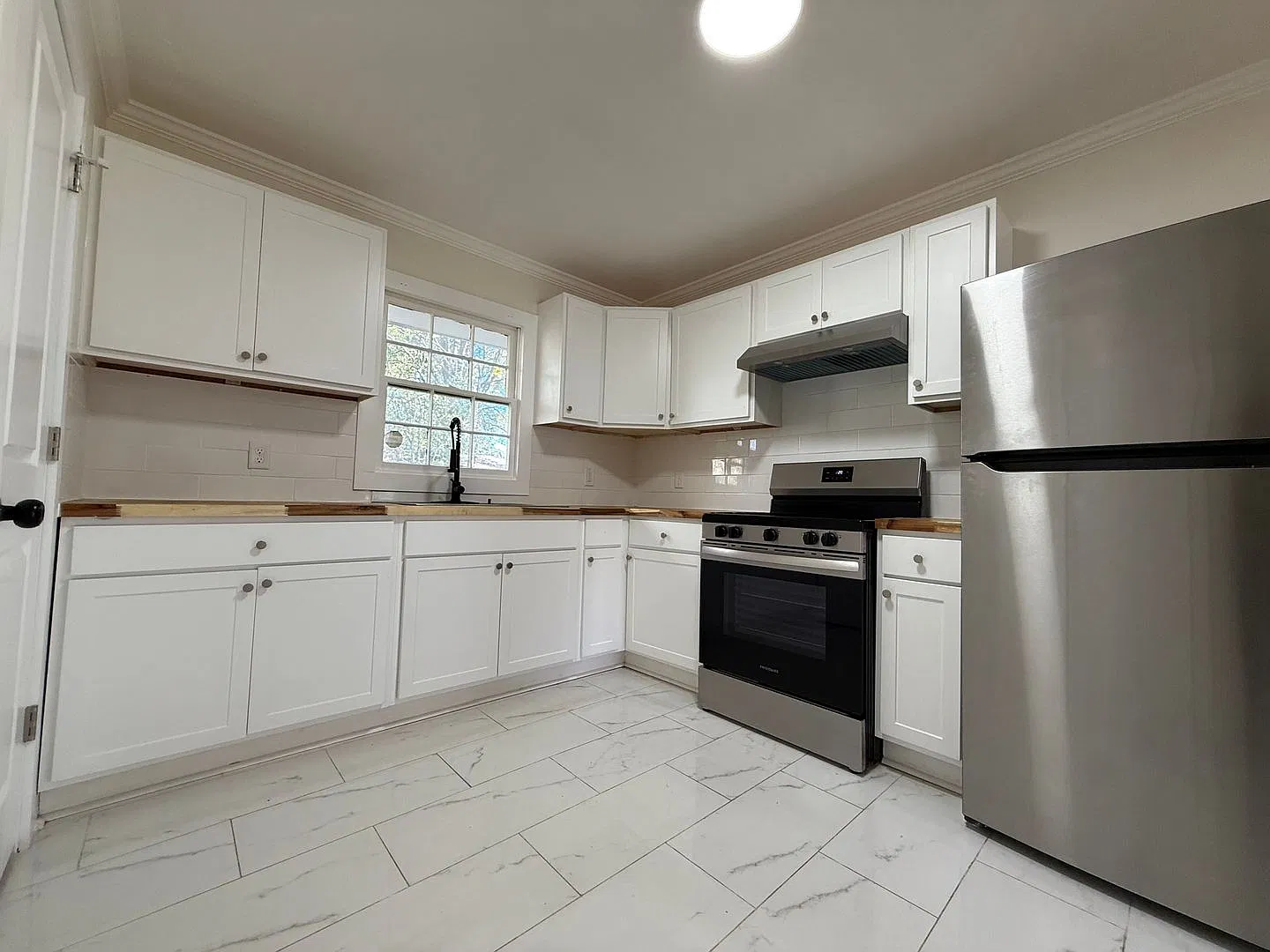 Now Leasing 3 Bedroom Home in a Peaceful Area — Photo 4