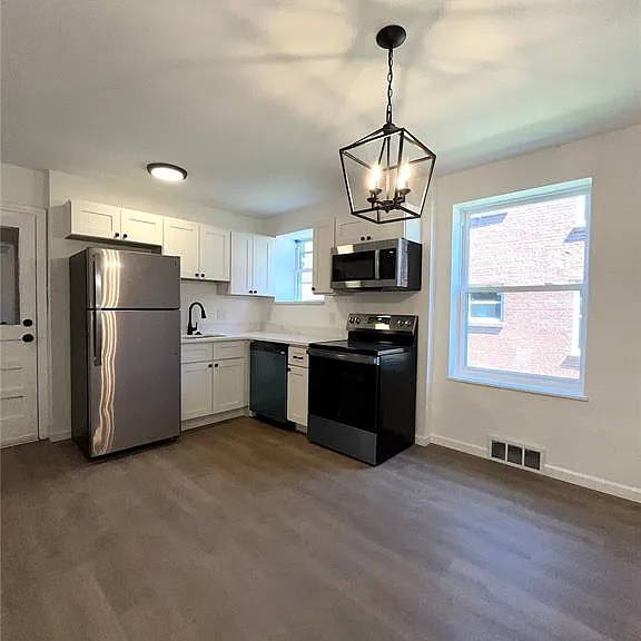 3911 Jamieson Ave — Photo 8