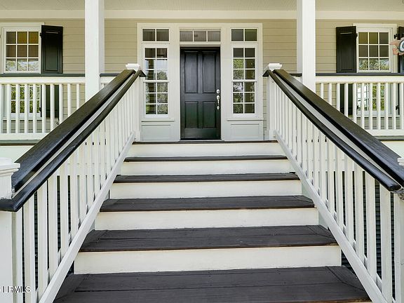 4th image of 8 Stillwater Lane