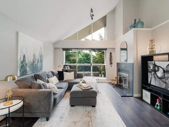 932 Robinson St #307, Coquitlam, BC V3J 7R8