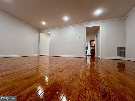 4th image of 4401 Forest Glen Ct #4401