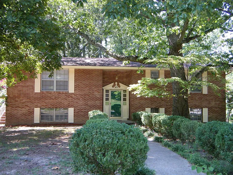 923 Greenhill Dr — Photo 1