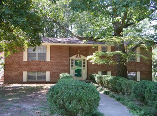 923 Greenhill Dr, Rossville, GA 30741