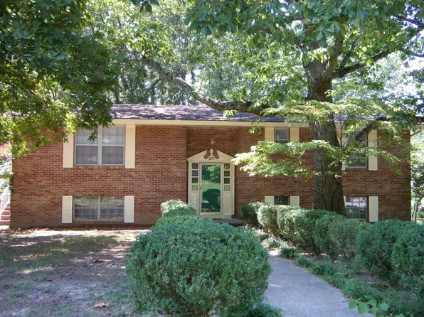 923 Greenhill Dr, Rossville, GA 30741