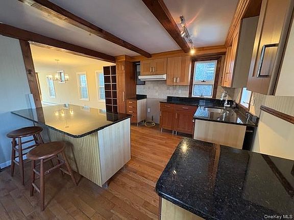 5th image of 144 Beach Avenue