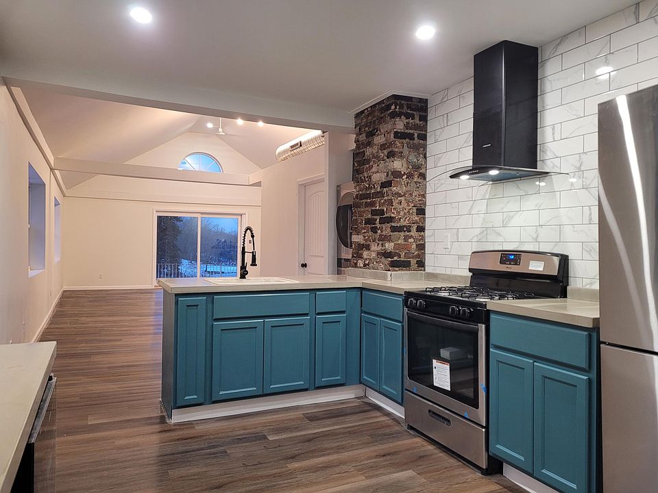 1st image of 985 W Delavan Ave #2