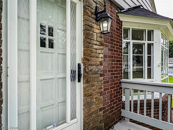 3rd image of 6328 Roselawn Ave