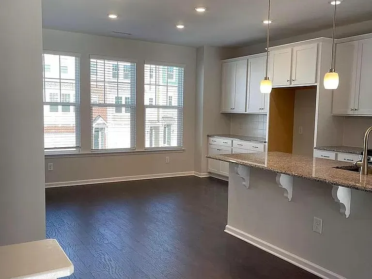 1049 Islip Pl — Photo 13