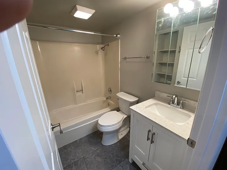 121 S Washington St #7 — Photo 2