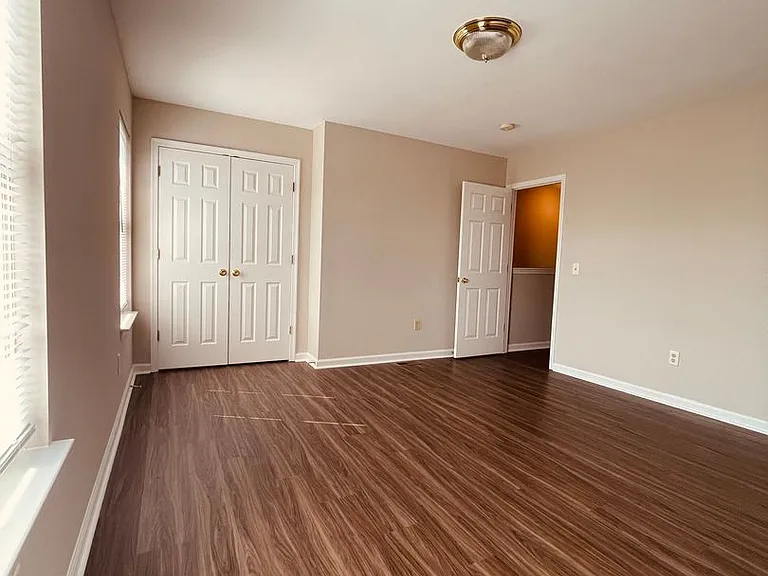 1505 W 5th St — Photo 14