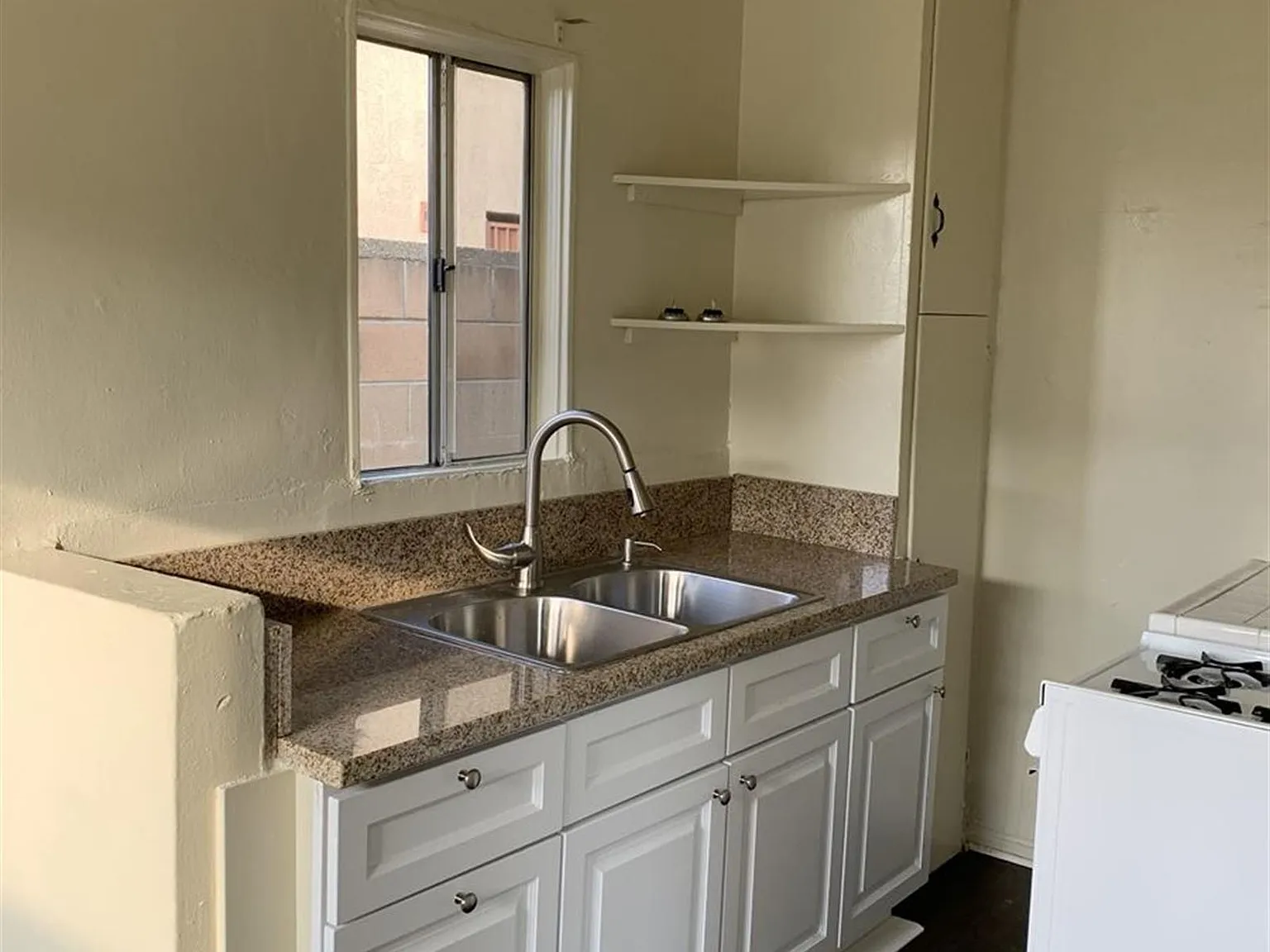 1001-1007 Banning Blvd — Photo 1