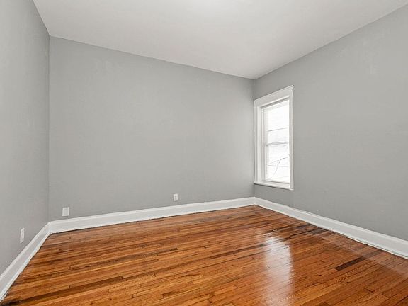 4th image of 4139-41 S Indiana Ave #1N