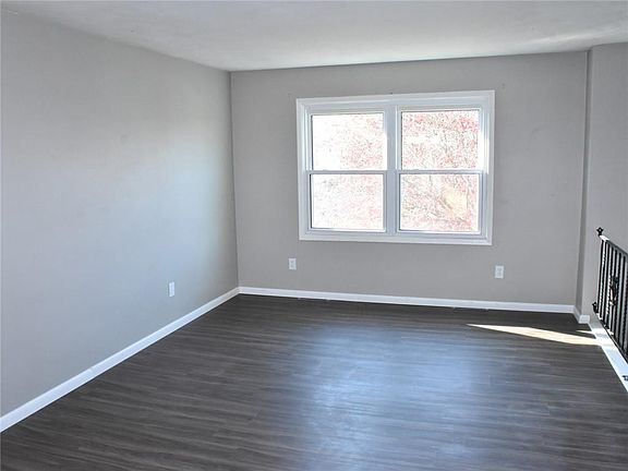 5th image of 21544 Auburn Ave