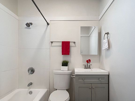 5th image of 227 Lime Ave #2