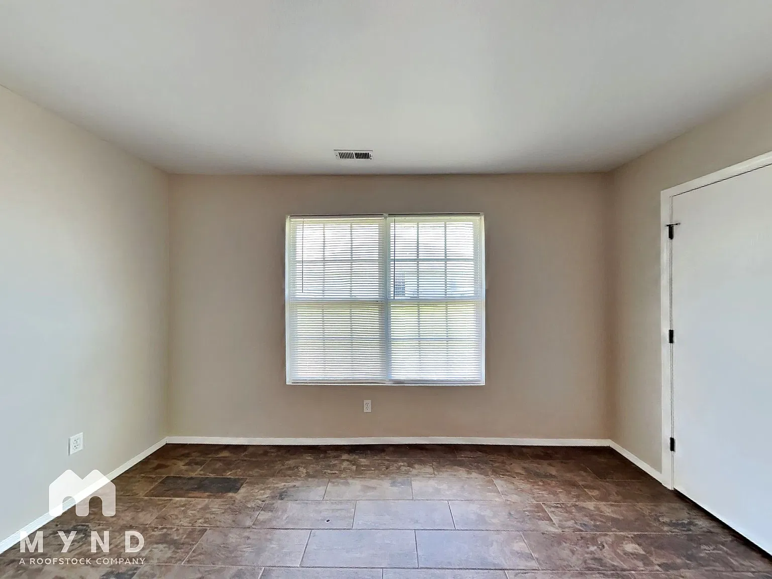 3 bed, 2.0 bath, 1428 sqft, $1,399 — Photo 4