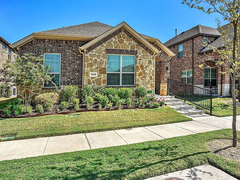 7205 Windy Meadow Dr — Photo 2