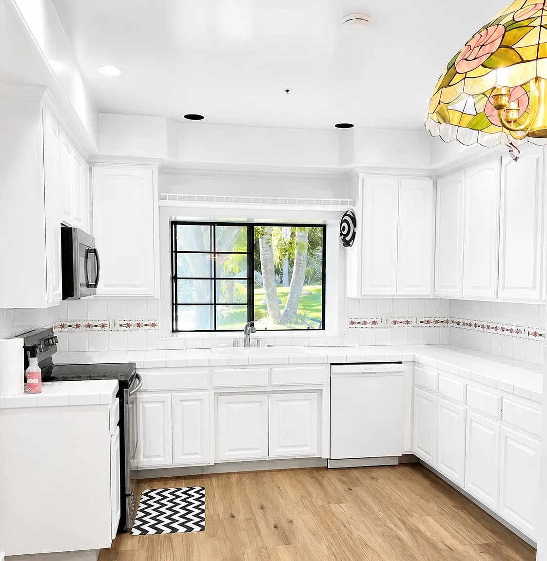 2 bed, 1550 sqft, $3,999 — Photo 4