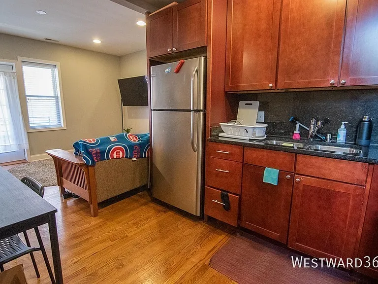 4330 N Sacramento Ave #2E — Photo 4