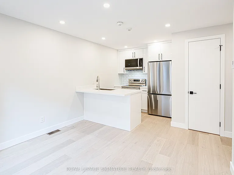 20 Kewbeach Ave #LANEWAY UPPER — Photo 13