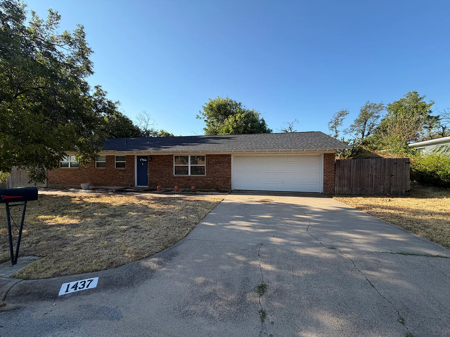 3 bed, 1.5 bath, 1350 sqft, $1,900 — Photo 1