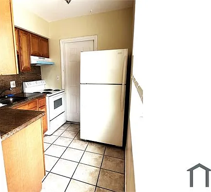 148 NW 40th Ct #1 — Photo 3