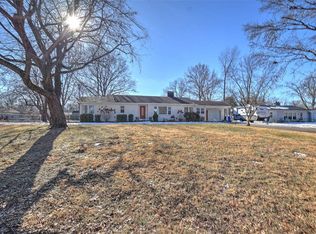 10 Fenton Dr, Decatur, IL 62521