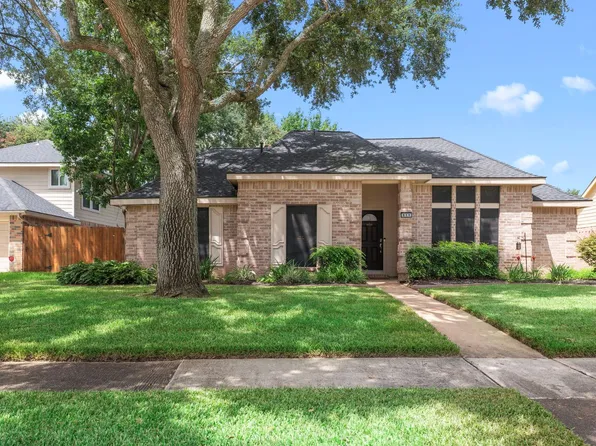911 Sugardale Ct, Sugar Land, TX 77498