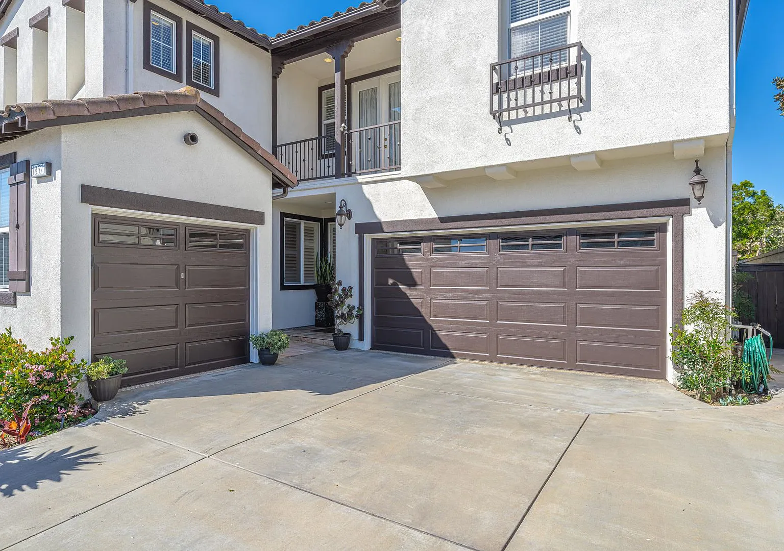 Huntington Beach Home in Gated Community — Photo 3