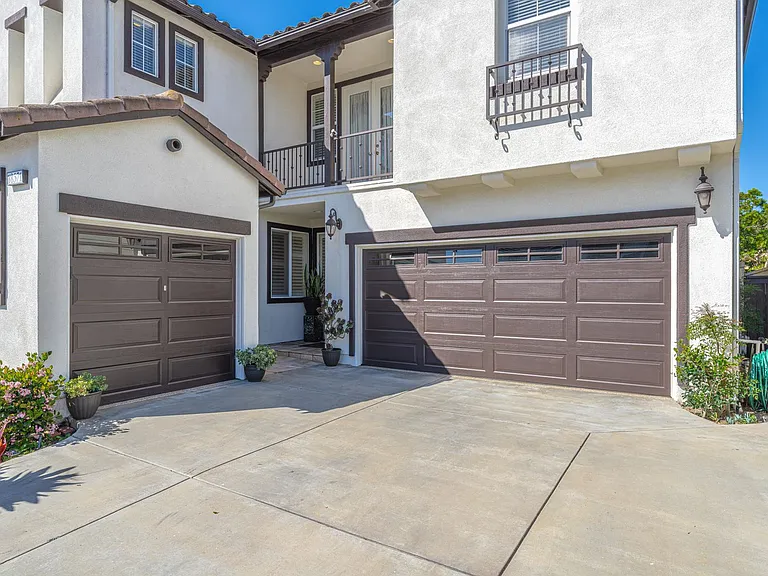 18571 Amalia Ln — Photo 3