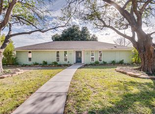 2118 Wellington Dr, Grand Prairie, TX 75051