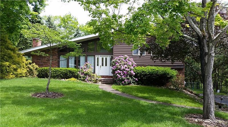 1st image of 2421 Willow Dr