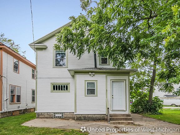2nd image of 1336 Manwaring Pl SE