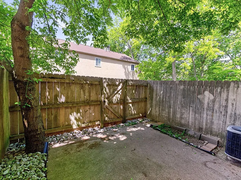 6477 Brookedge Ct — Photo 40