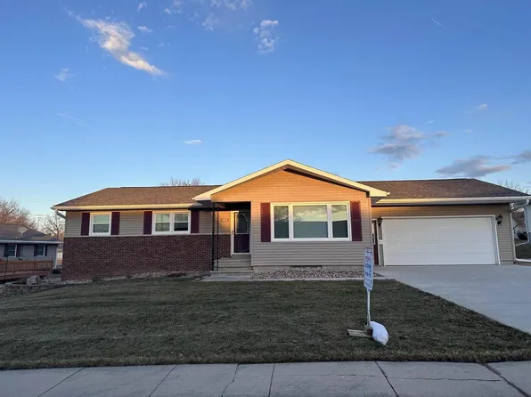 105 OUSTERLING Drive, Waupun, WI 53963