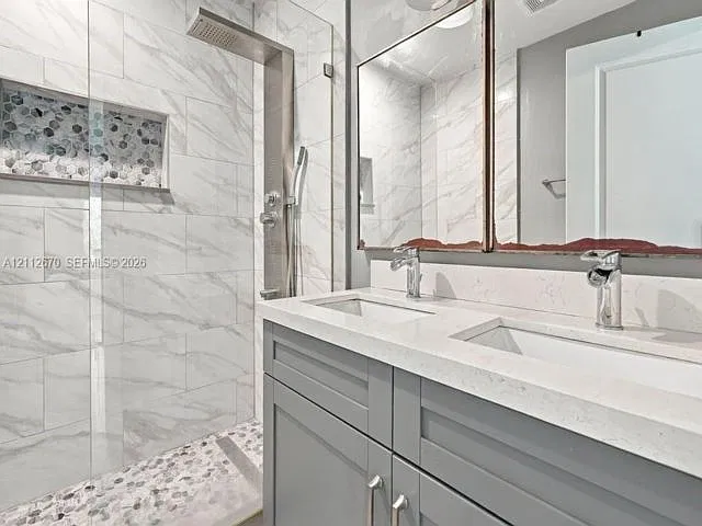3 bed, 2.0 bath, 1300 sqft, $4,300 — Photo 3