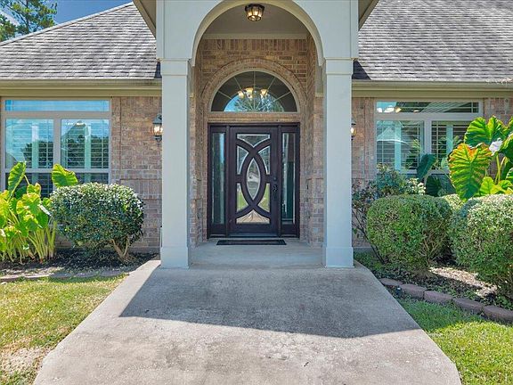 3rd image of 1105 Red Oak Ln
